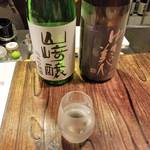 烏丸御池にたたずむ風情ある日本酒バー「酒房あわわ」