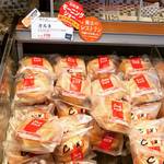 【京都パンめぐり】京都人のソウルフードで知られる『カルネ』の老舗ベーカリー本店！駐車場もあり☆「志津屋」
