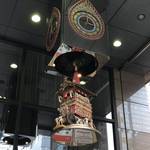 【京都街角ぶらり】日本三大祭・祇園祭の長刀鉾からくり時計！雅やかなチャイムが和む☆「野村證券」
