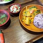 京都では珍しいブータン料理店「ブータン食堂　チャロチャロ」