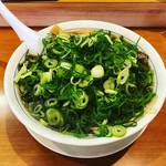 【京都ラーメンめぐり】安定の王道スタイルは豚骨醤油味！名産地で九条ネギ大盛り☆「たかばしラーメン」