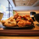 おしゃれラウンジで絶品唐揚げをどうぞ♡RAKURO京都 Cafe & Kitchen Bar「ツナグ」【烏丸丸太町】