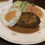 京都人が愛する老舗洋食店で極上の和牛ハンバーグを「ぼんじゅーる」