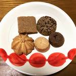 【京都スイーツめぐり】素朴でレトロな味わい修道院製クッキーにキュン♡大丸百貨店裏「タキノ酒店」
