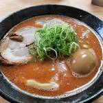 郊外でも繁盛する濃厚海老ラーメン「麺屋 じすり」【京都】
