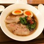 【京都ラーメンめぐり】超極太のモチモチ手打ち麺は貴船の御神水仕込み！生ハムもスープの出汁使いに☆「洛中その咲」