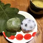 【京都和菓子めぐり】朝から行列必至の名物豆餅は必食！季節の花見団子や柏餅も◎「出町ふたば」