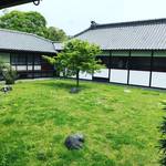 【京都御苑めぐり】展示物見学無料！宮家を偲ぶ建物と緑豊かな庭園☆「閑院宮邸跡」