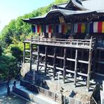 【京都お寺めぐり】知る人ぞ知るミニ清水の舞台や洞窟もあるパワースポット！『有頂天家族』の聖地「狸谷山不動院」