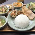 雰囲気抜群！納涼床でエスニックなタイ料理♪ バーン・リムナーム【河原町ランチ】