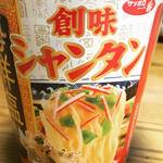 【コンビニグルメ】新発売！京都本社・創味食品の本格中華スープ使用カップ麺「創味シャンタン 海鮮塩味 刀削風麺」