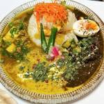 京都郊外で話題の旨辛スパイスカレー「タカタカカフェ」