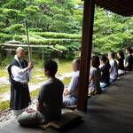 【2019年 京の夏の旅 定期観光バス特別コース】夏でも朝は涼しい！「禅寺で朝食と坐禅を」
