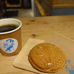 まんまるたい焼きに癒やされる「あまいろ コーヒーとたい焼き」