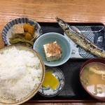 変わらないおばちゃんの笑顔と昭和レトロな大盛り食堂「千成餅食堂」【山科駅】