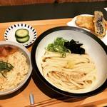 【京都ランチめぐり】銀閣寺道に昨年オープン！国産小麦の自家製讃岐うどんが人気☆「イカヅチうどん」
