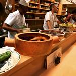 【京都和食めぐり】三条木屋町の有名老舗割烹！大鉢並ぶ季節の絶品おばんざい☆御料理「めなみ」