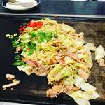【京都粉もんめぐり】芸能人の熱烈ファンも多い名店！『ミックス塩焼きそば』は必食☆「夢屋」