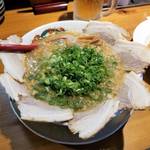 京都伏見ロードサイドの大型店「元祖 ラーメン宝 萬両本店」使い勝手もよし