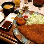 【京都とんかつめぐり】驚愕の柔らかさ！キャベツご飯味噌汁おかわり自由☆住宅街の人気店「手のべとんかつ 三平」