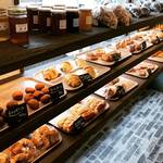 【京都パンめぐり】9月オープンの亀岡有名ベーカリー2店舗目！食欲そそるグリル調理パンが人気☆「コケット グリム」