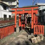 【京都珍スポット】紙屋川沿いの不思議な立地！春の桜並木に映える朱色の鳥居☆「吉川大明神」
