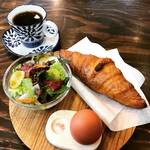 【京都モーニングめぐり】上七軒のベーカリーが移転オープン！バター香るクロワッサン美味☆「ぱん屋 LeuCocoRyne(リューココリーネ)」