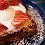 "いちごスイーツ”なモーニングをどうぞ☆「Bloom Coffee(ブルームコーヒー）」【東本願寺】