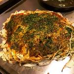 【京都粉もんグルメ】安くて激ウマ！店内は広島愛カオス☆知る人ぞ知る本場広島焼き名店「三好」
