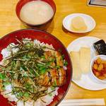 さばきたて鰻丼！京都の隠れた人気店『うなぎのしお冨』は生きたウナギを注文後にさばく
