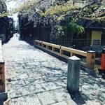 【2020京都風景】コロナ禍で見違える閑散ぶり！京都随一の人気観光スポット「祇園白川」