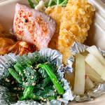 【宅配・テイクアウト】自家農園から直送！新鮮野菜を使った日替わりランチ『酒場トやさい イソスタンド』
