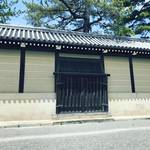 【京都ぶらり】粽でおなじみの老舗和菓子ゆかりスポット！京都御所に通称残る宮中通用門「道喜門」