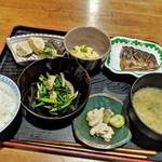 メニューはひとつ「柳馬場錦亭」で今日のごはんをいただきます