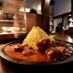 黄金ピラミッドのスパイスカレー登場！NATUREMIAN spice curry（ナチュレミアン スパイスカレー）【御所南】
