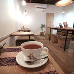この上ない快適な”読書時間”をどうぞ☆カフェ「紅茶と本 ウグイス」【叡山電鉄・茶山駅】