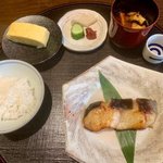 しっとりと「京都一の傳 本店」で老舗の西京焼と日本酒を楽しむ