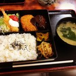 【京都ランチめぐり】和洋中一式そろう老舗大衆食堂！地元サラリーマン御用達「つたや」