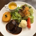 日本で初めてロイヤルミルクティを提供した『ティーハウス リプトン』はランチもおすすめ