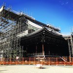 【京都お寺めぐり】世界遺産・西本願寺の南隣！修復中大伽藍の立体美必見「興正寺」