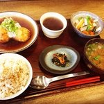 【悲報】京都自然食レストラン元祖！オフィス街の胃袋支え37年の歴史に幕「びお亭」