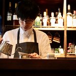 シックなBarカウンターで大人の珈琲時間をどうぞ「珈琲めがね」【河原町五条】