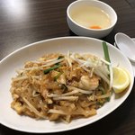 【京都ランチ】本場タイ食材を日本人向けアレンジで人気☆創作タイ料理「パッタイ」