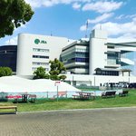 【京都ぶらり】世界でも珍しいコース中央に池！？現在改修工事中「京都競馬場」