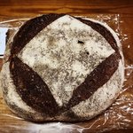 【京都パン】完全予約の通も唸る幻の農家パン☆市内スーパーでも入手可能「弥栄窯」