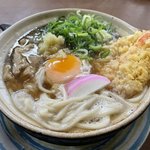 京都駅エリアの名物食堂！夏でもうまいアツアツの鍋焼きうどん「糸ちゃん」