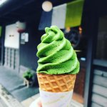 【京都スイーツ】濃厚で絶品！老舗茶舗手がける宇治抹茶ソフトクリーム「丸久小山園」