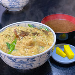 【京都ランチ】一度食べたらやみつき！卵に包まれたふわとろからあげ丼『とり安』