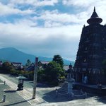 【京都ぶらり】比叡山を背景にそびえるエキゾチック巨塔☆流転の歴史持つ寺院「妙満寺」