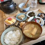 【新店】土鍋ごはんと多彩なおかずがセットのランチが人気「おかもト食堂」【京都】